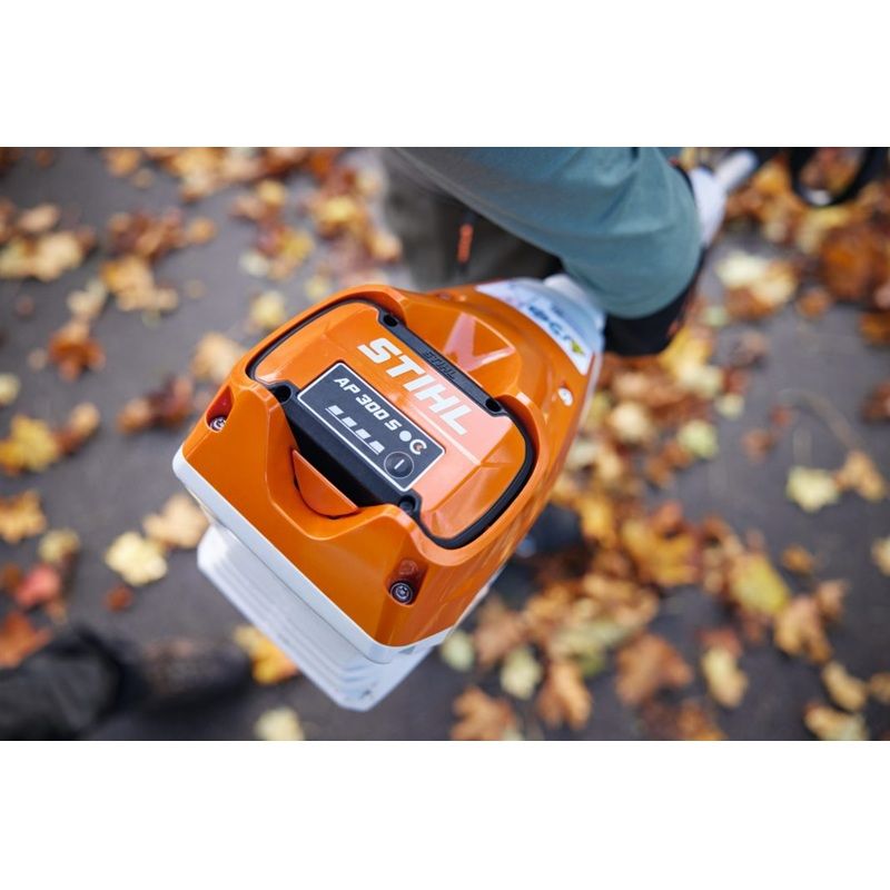 Акумулаторен Комби двигател STIHL KMA 120 R, 36 V, AP, 3.5 кг 